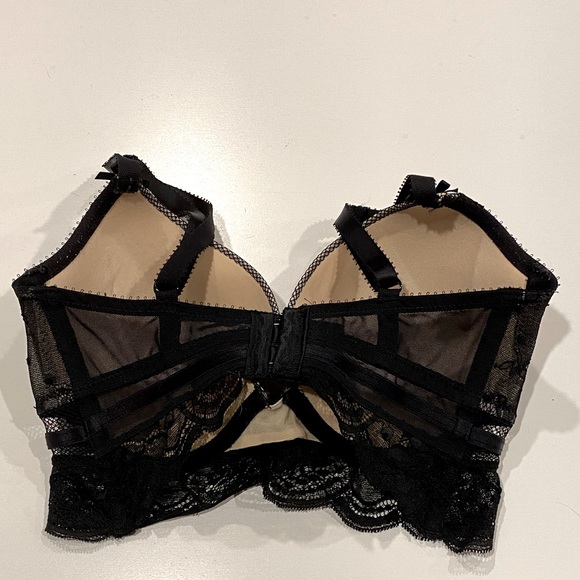 Gemstone-Accented 32DD Bra: Tan & Black Lace Elegance - Picture 2 of 3